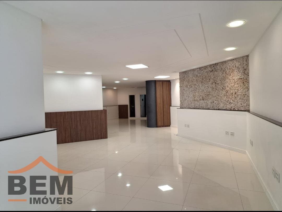 Sala Comercial com 220m² no bairro Centro, em Balneário Camboriú