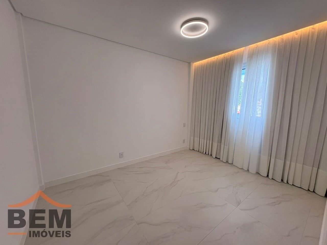 Apartamento para Locação com 2 quartos e 115m² no bairro Fazenda, em Itajaí