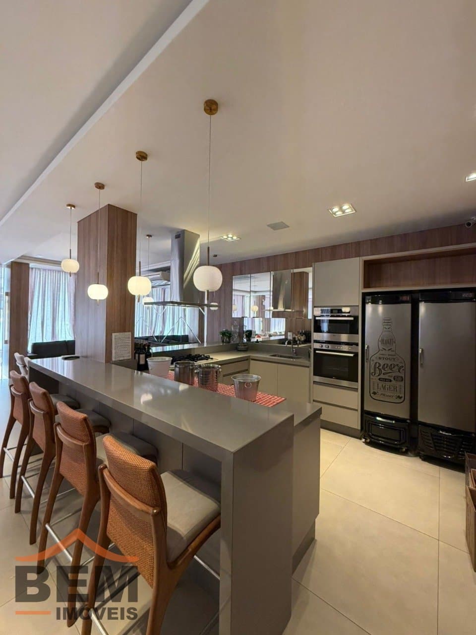 Apartamento Duplex para Venda com 4 quartos e 276m² no bairro Cabeçudas, em Itajaí