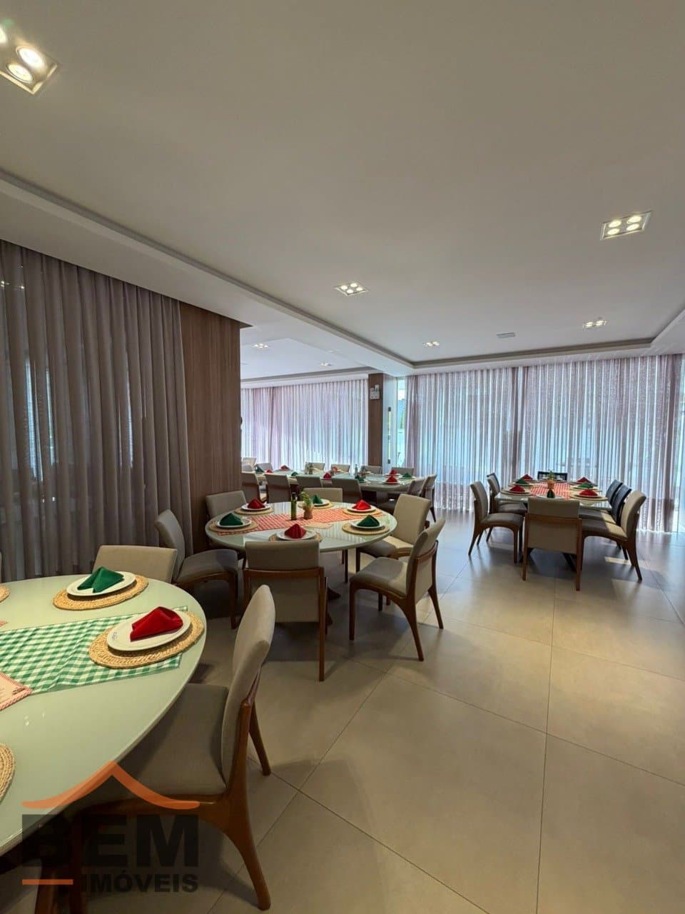 Apartamento Duplex para Venda com 4 quartos e 276m² no bairro Cabeçudas, em Itajaí