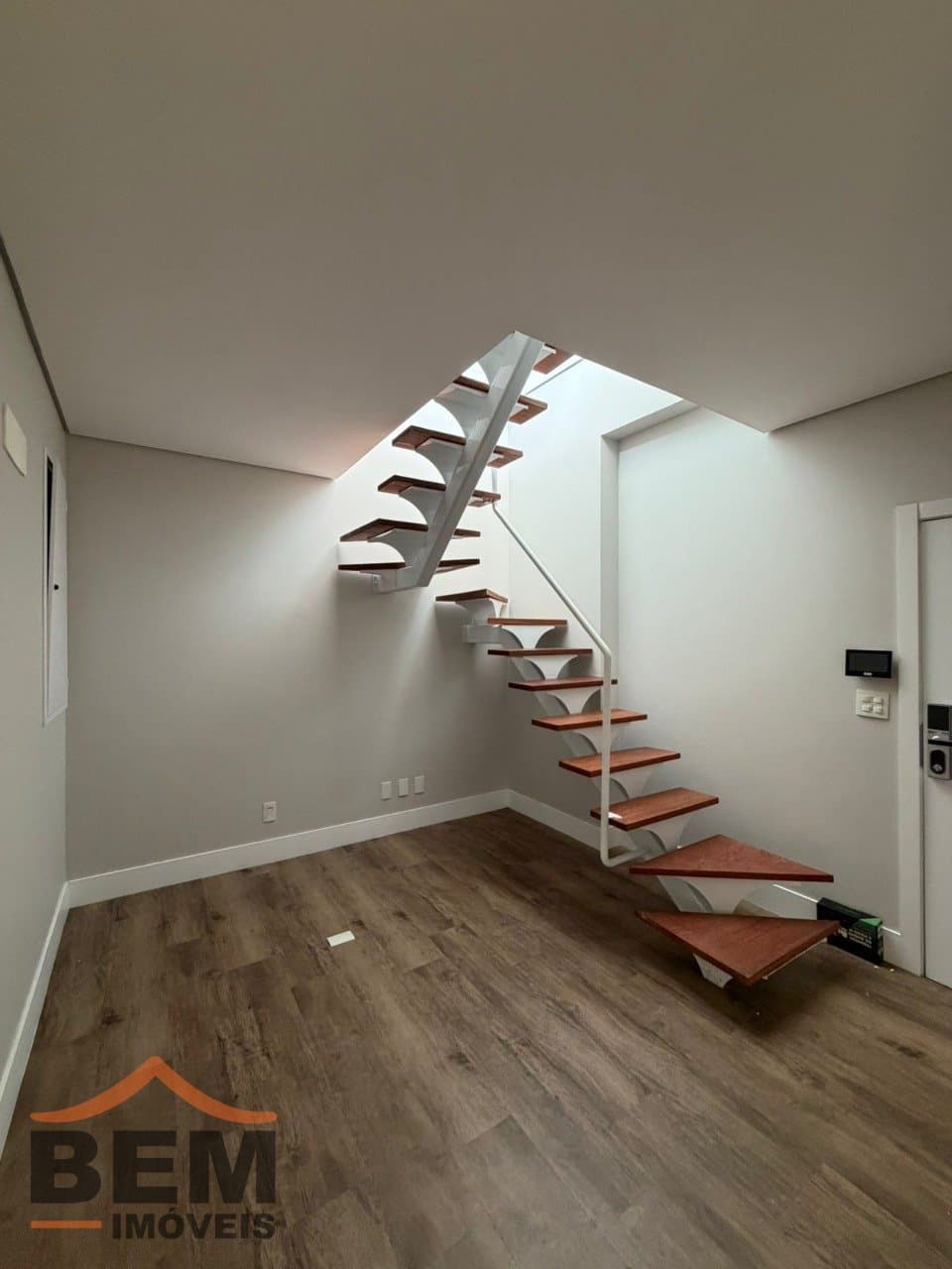 Apartamento Duplex para Venda com 4 quartos e 276m² no bairro Cabeçudas, em Itajaí