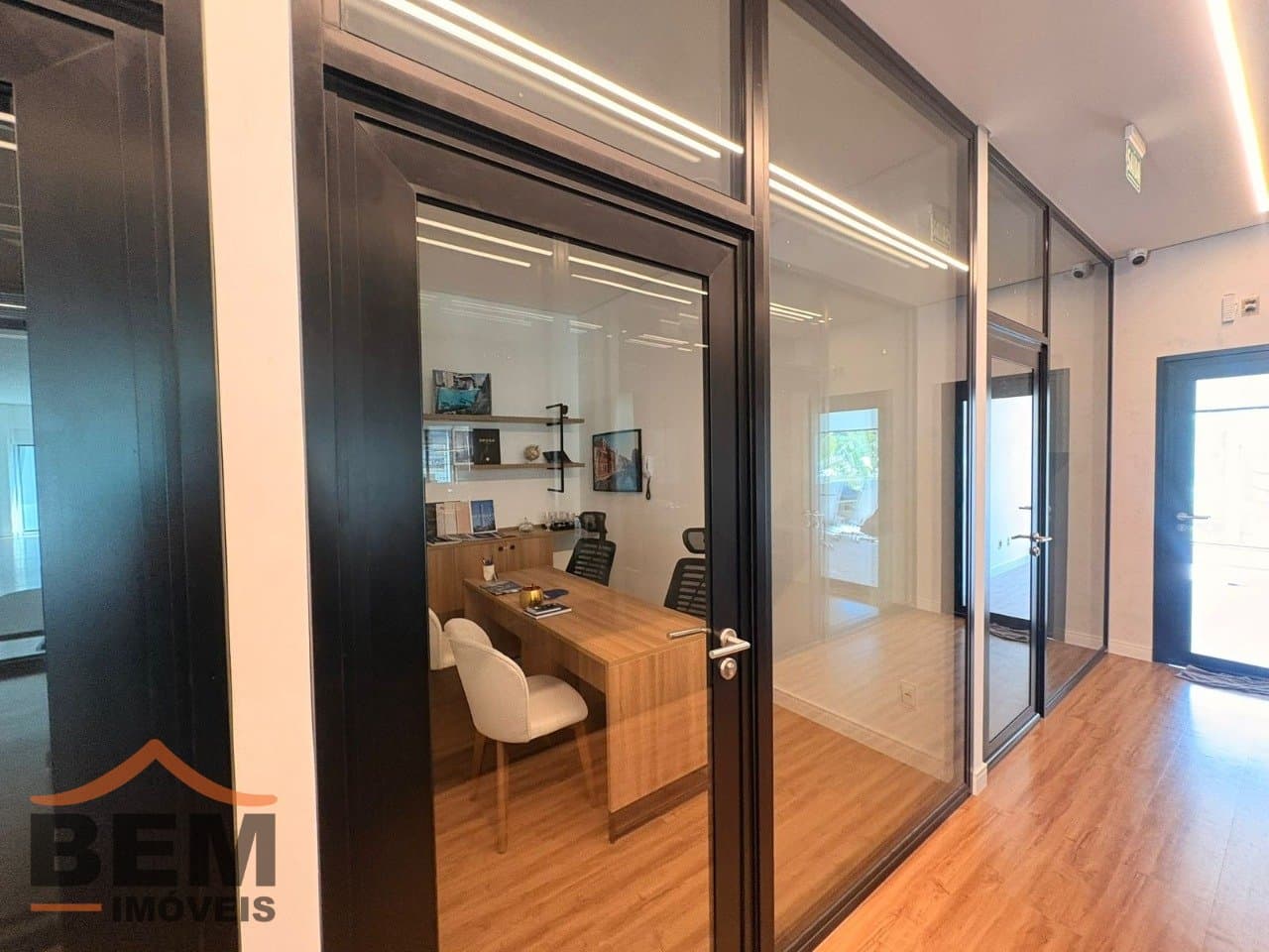 Sala Comercial para Locação com 10m² no bairro Ariribá, em Balneário Camboriú: 06- SALA COMERCIAL 