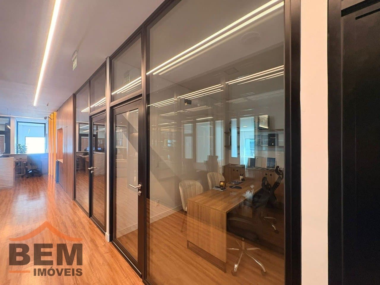 Sala Comercial para Locação com 10m² no bairro Ariribá, em Balneário Camboriú: 05- SALA COMERCIAL 