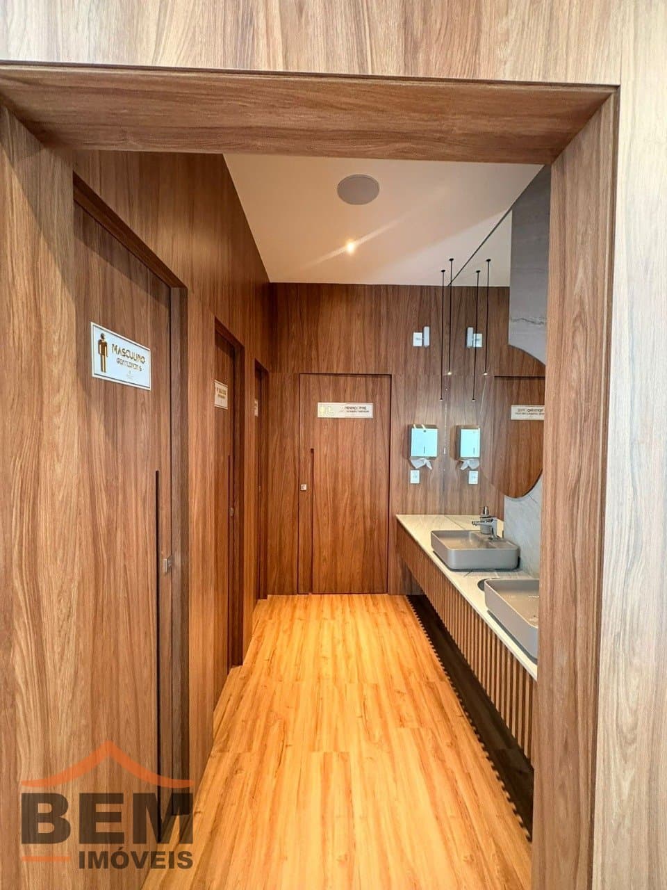 Sala Comercial para Locação com 10m² no bairro Ariribá, em Balneário Camboriú: 08- BANHEIROS