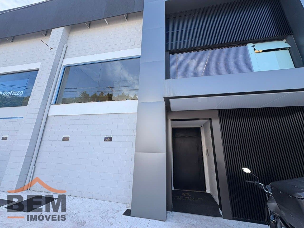 Sala Comercial para Locação com 10m² no bairro Ariribá, em Balneário Camboriú: 09- FACHADA 
