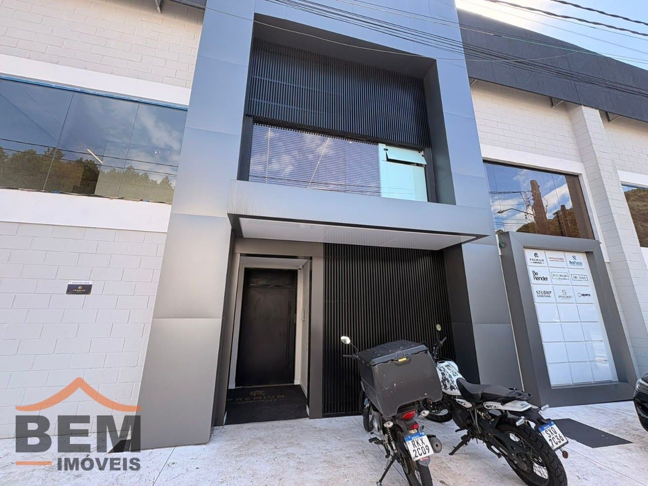 Sala Comercial para Locação com 10m² no bairro Ariribá, em Balneário Camboriú: 11- FACHADA 