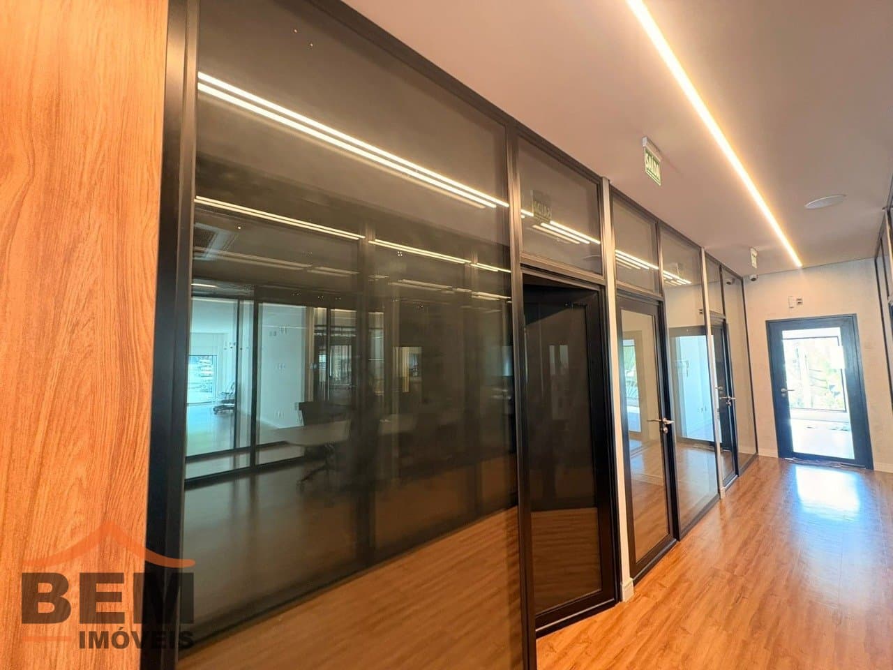 Sala Comercial para Locação com 10m² no bairro Ariribá, em Balneário Camboriú: 04- SALA COMERCIAL 