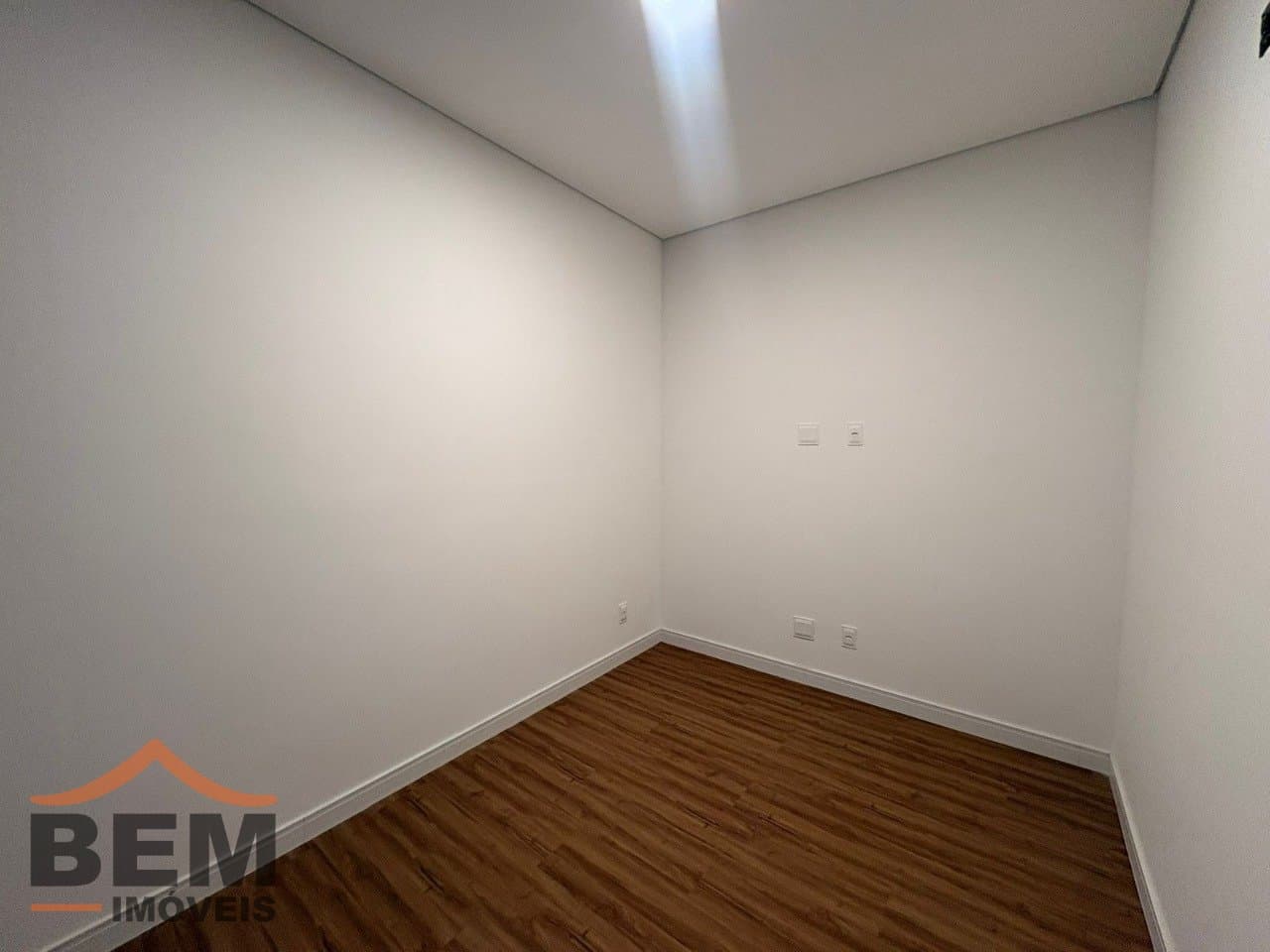 Sala Comercial para Locação com 10m² no bairro Ariribá, em Balneário Camboriú: 09- SALA COMERCIAL 