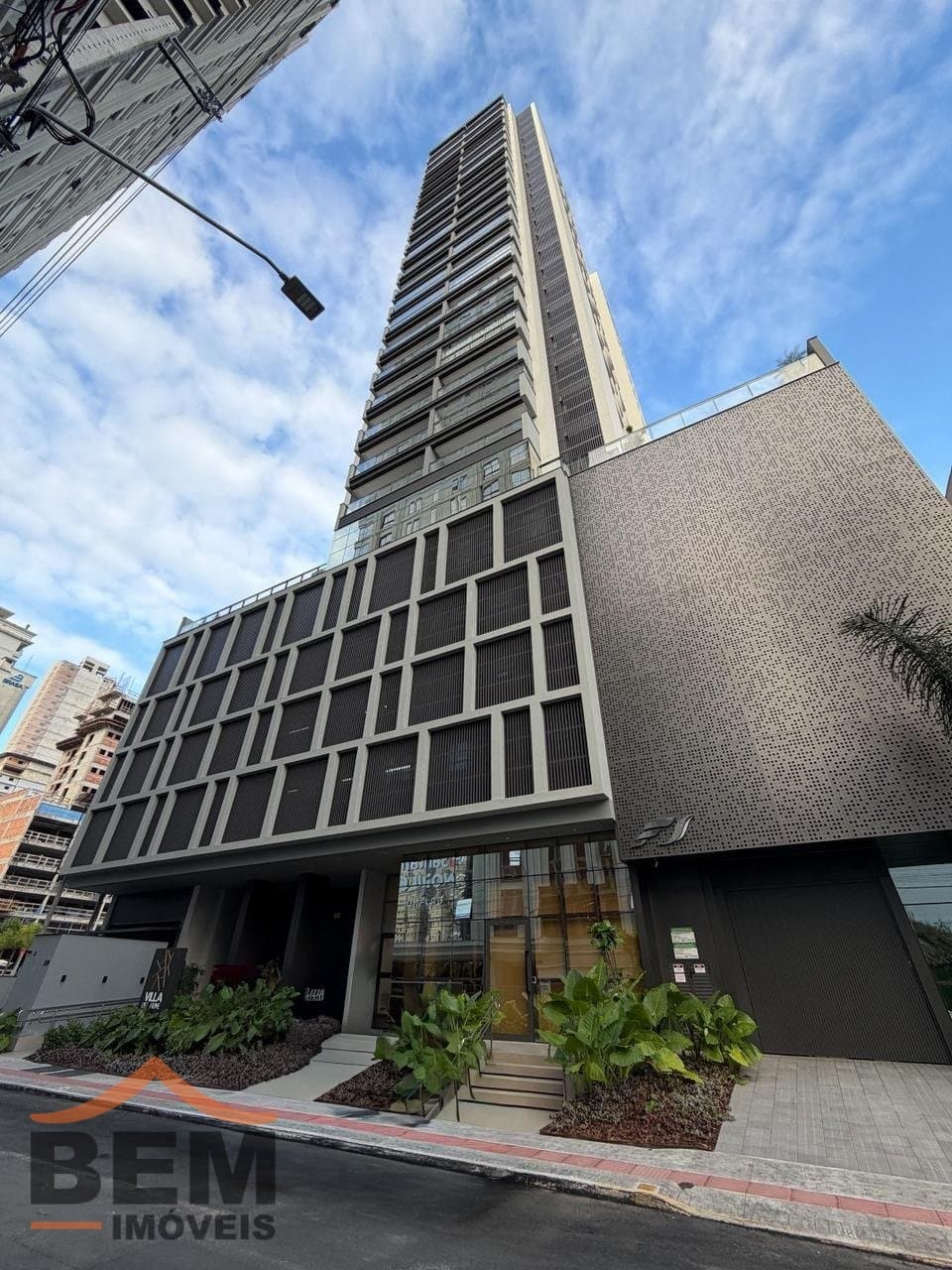 Apartamento para Locação com 3 quartos e 123m² no bairro Meia Praia, em Itapema
