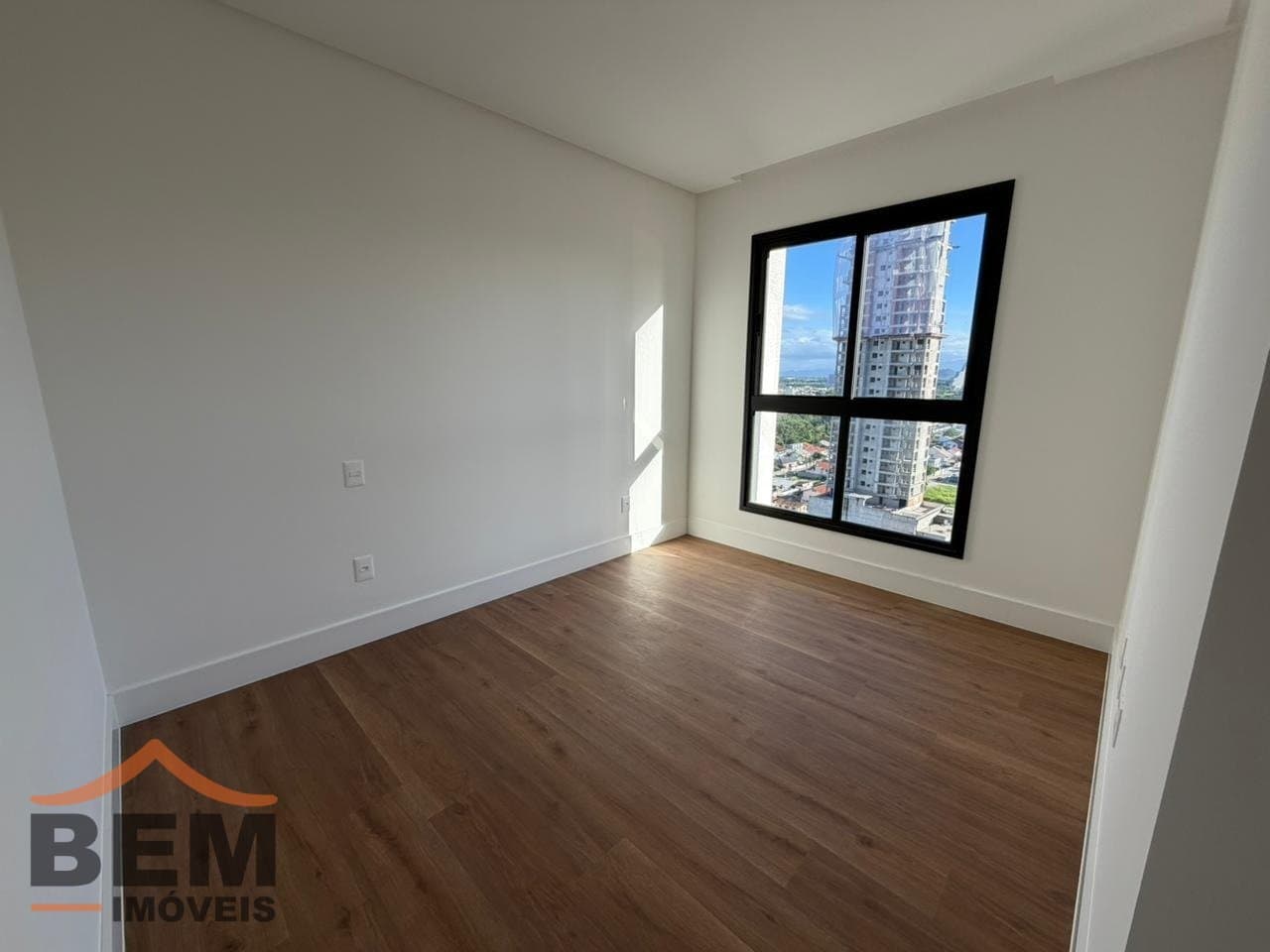 Apartamento para Locação com 3 quartos e 123m² no bairro Meia Praia, em Itapema