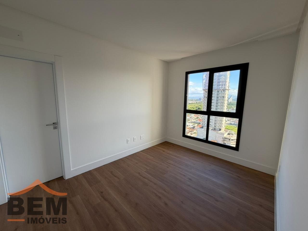 Apartamento para Locação com 3 quartos e 123m² no bairro Meia Praia, em Itapema
