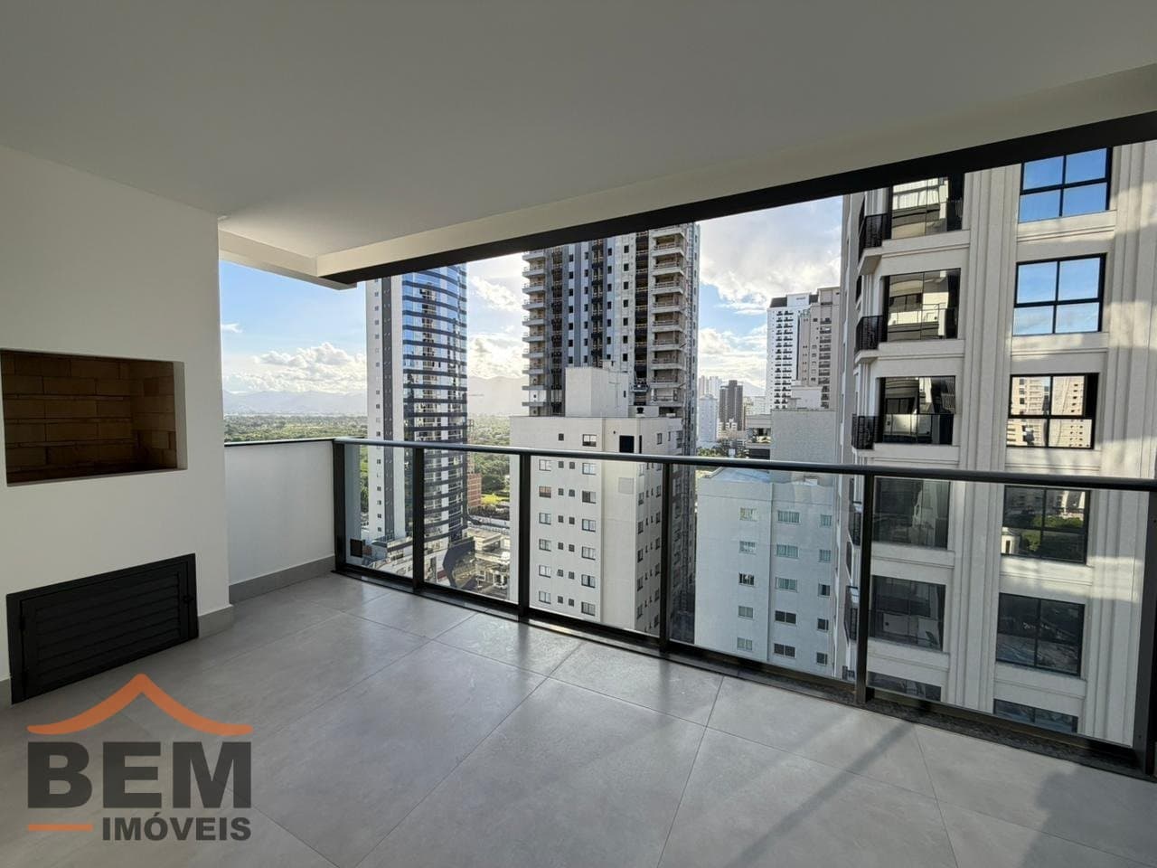 Apartamento para Locação com 3 quartos e 123m² no bairro Meia Praia, em Itapema