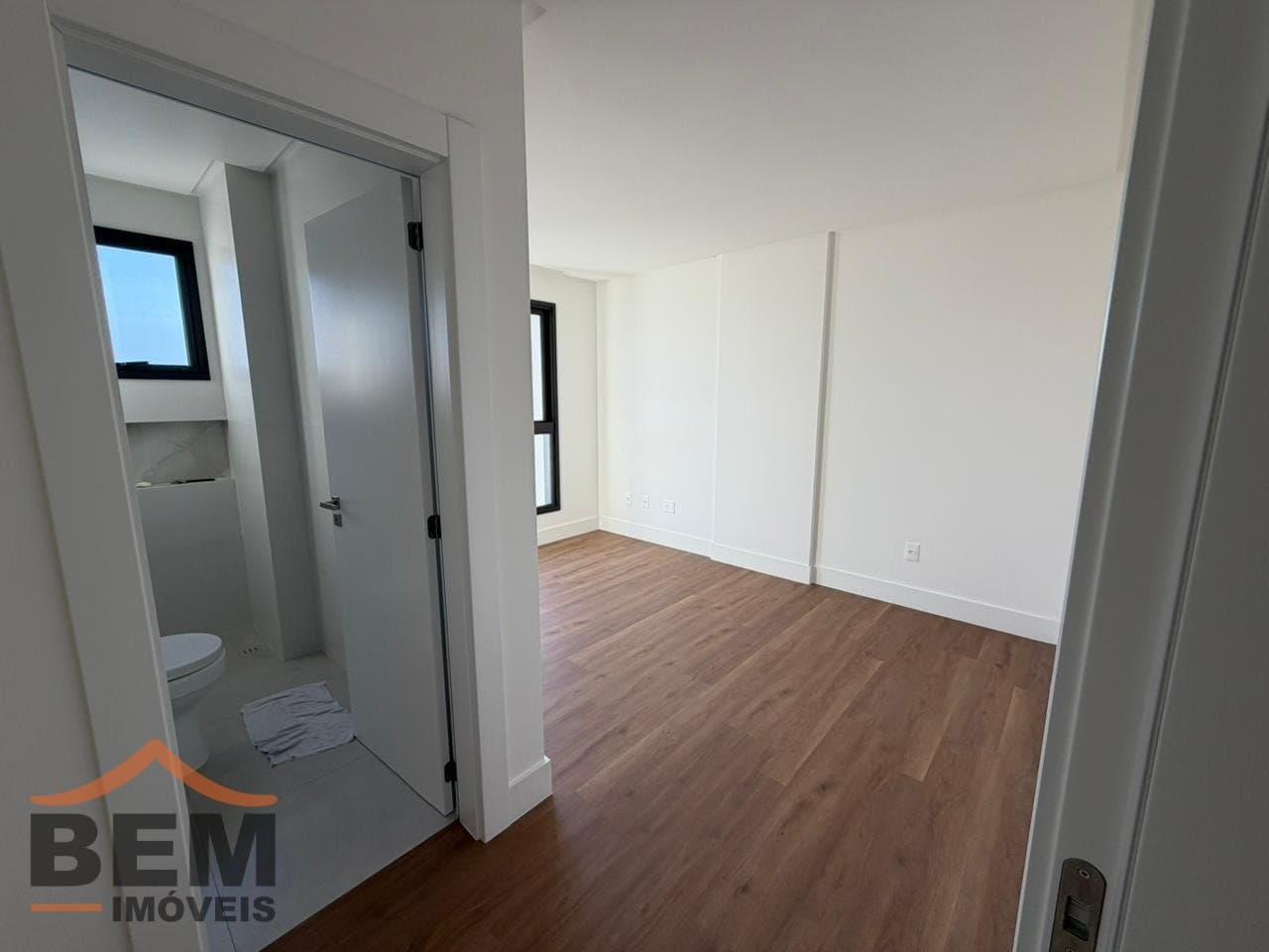 Apartamento para Locação com 3 quartos e 123m² no bairro Meia Praia, em Itapema