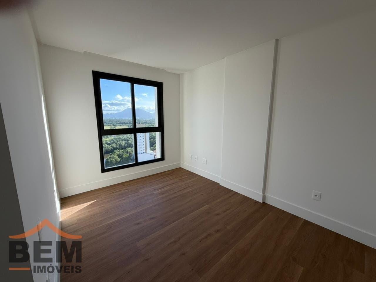 Apartamento para Locação com 3 quartos e 123m² no bairro Meia Praia, em Itapema
