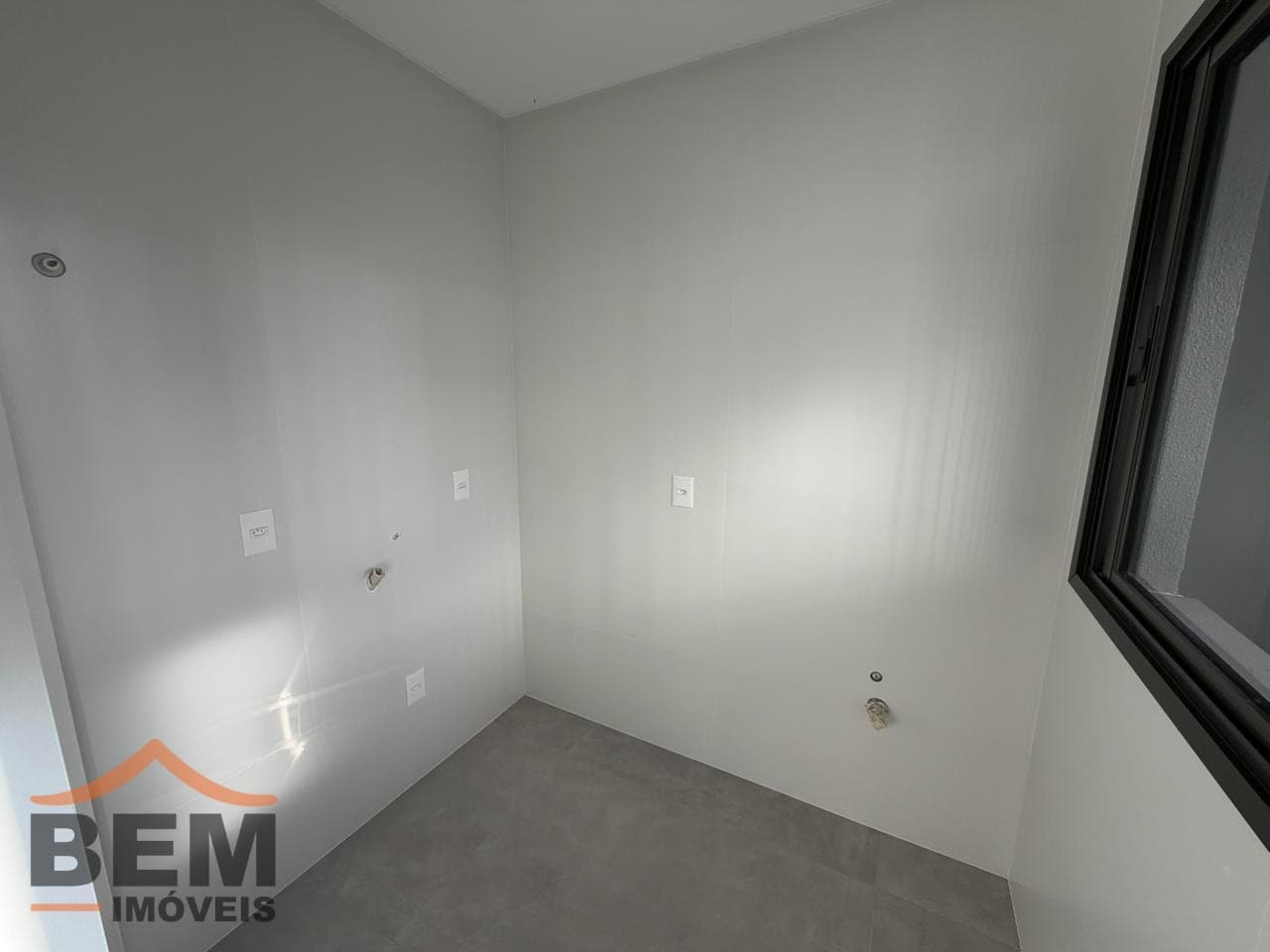 Apartamento para Locação com 3 quartos e 123m² no bairro Meia Praia, em Itapema