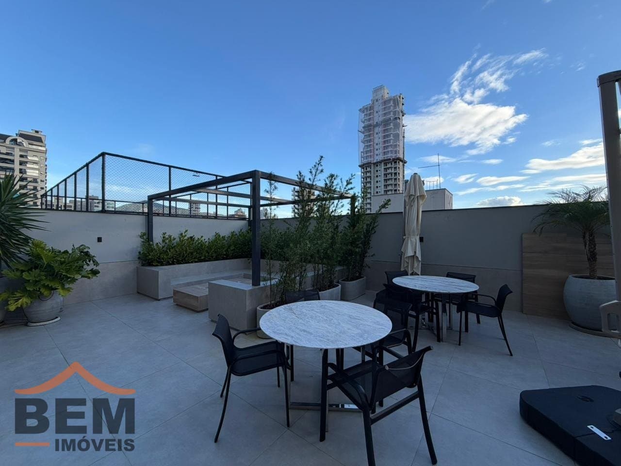 Apartamento para Locação com 3 quartos e 123m² no bairro Meia Praia, em Itapema