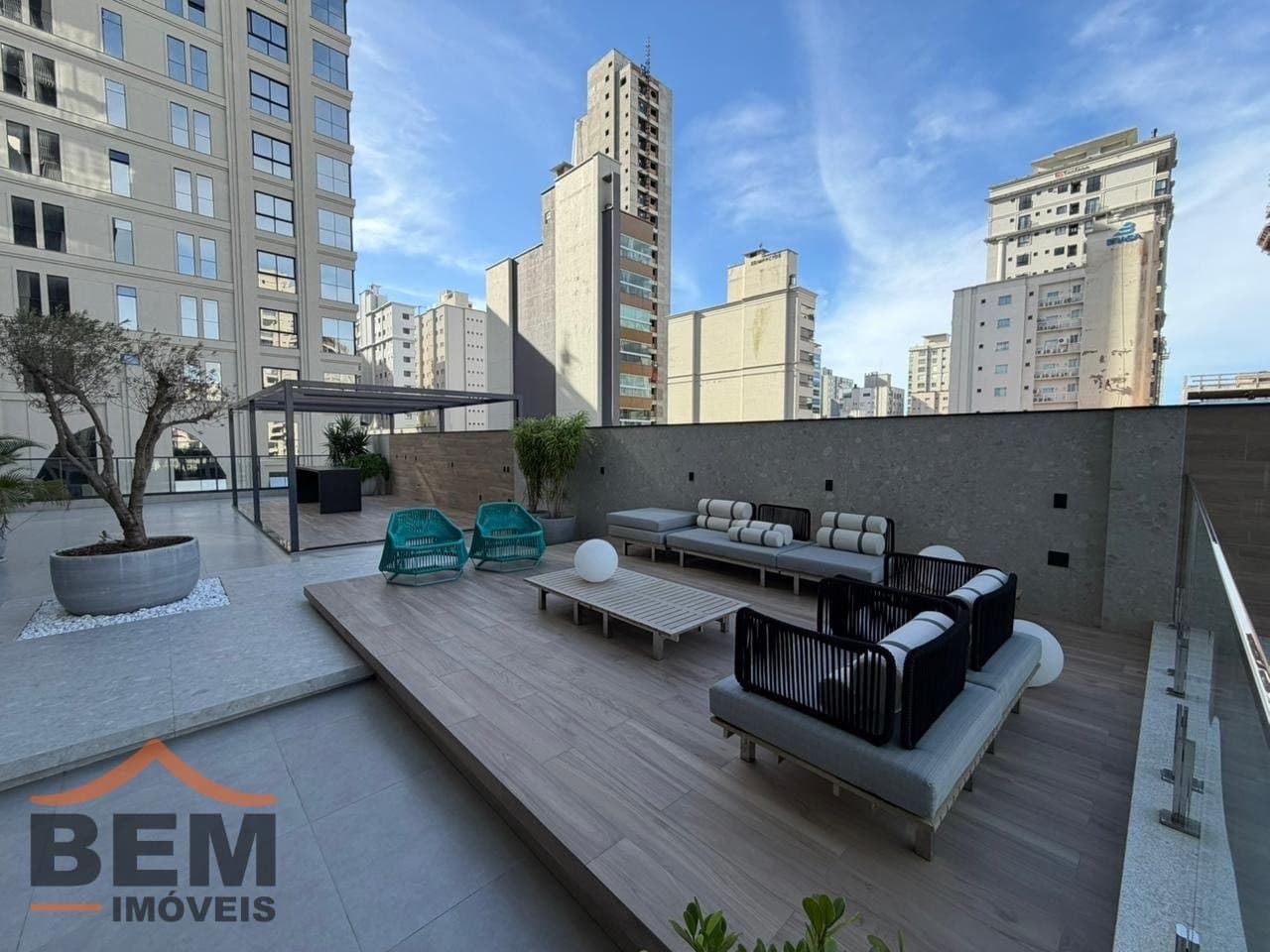 Apartamento para Locação com 3 quartos e 123m² no bairro Meia Praia, em Itapema