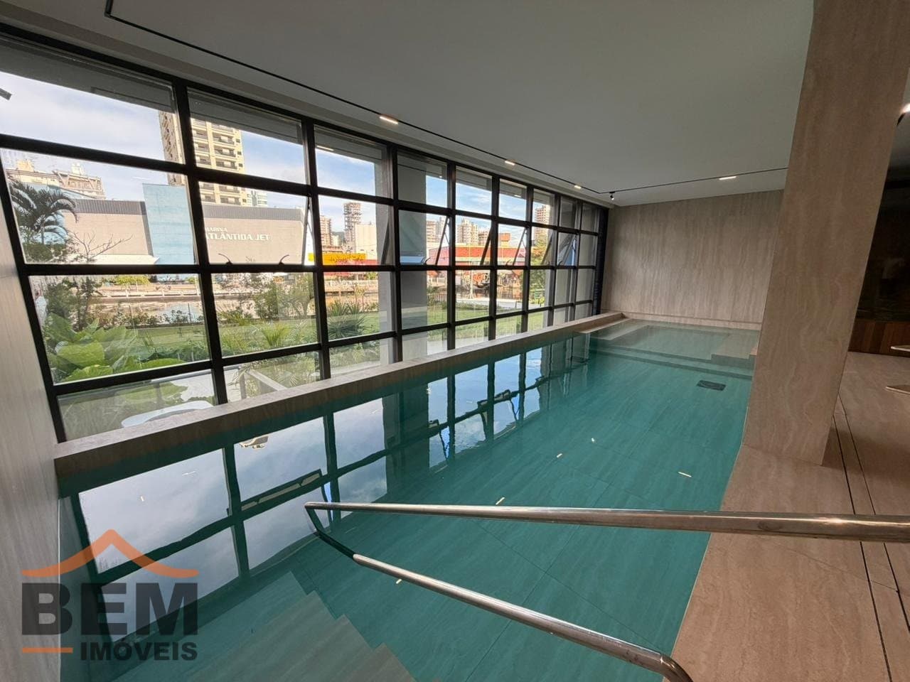 Apartamento para Locação com 3 quartos e 123m² no bairro Meia Praia, em Itapema