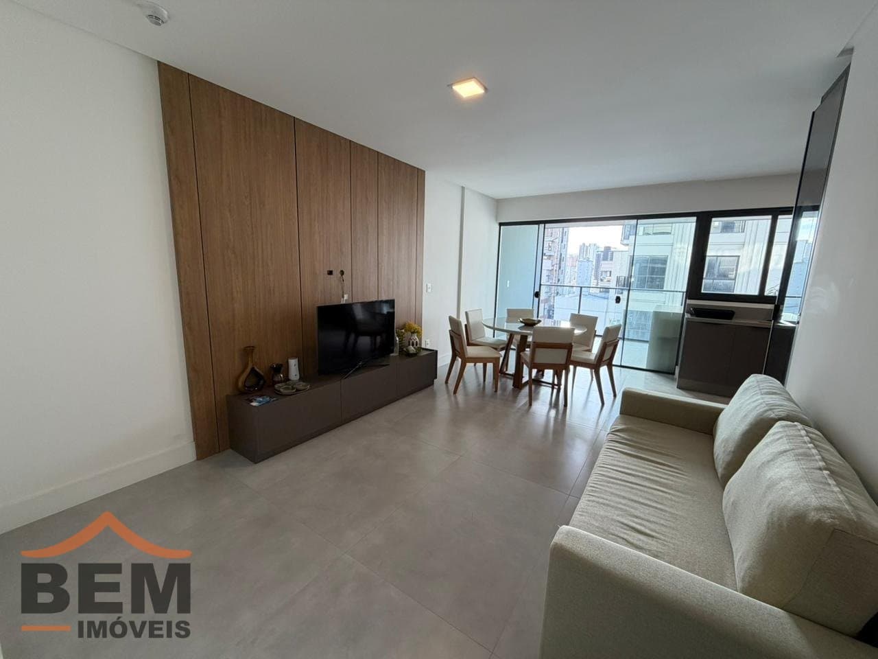 Apartamento para Locação com 3 quartos e 123m² no bairro Meia Praia, em Itapema