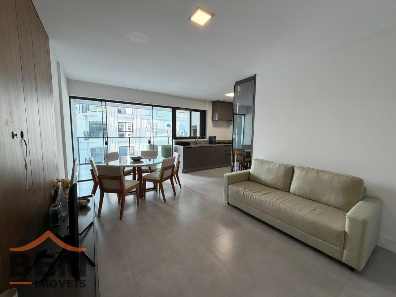 Apartamento para Locação com 3 quartos e 123m² no bairro Meia Praia, em Itapema