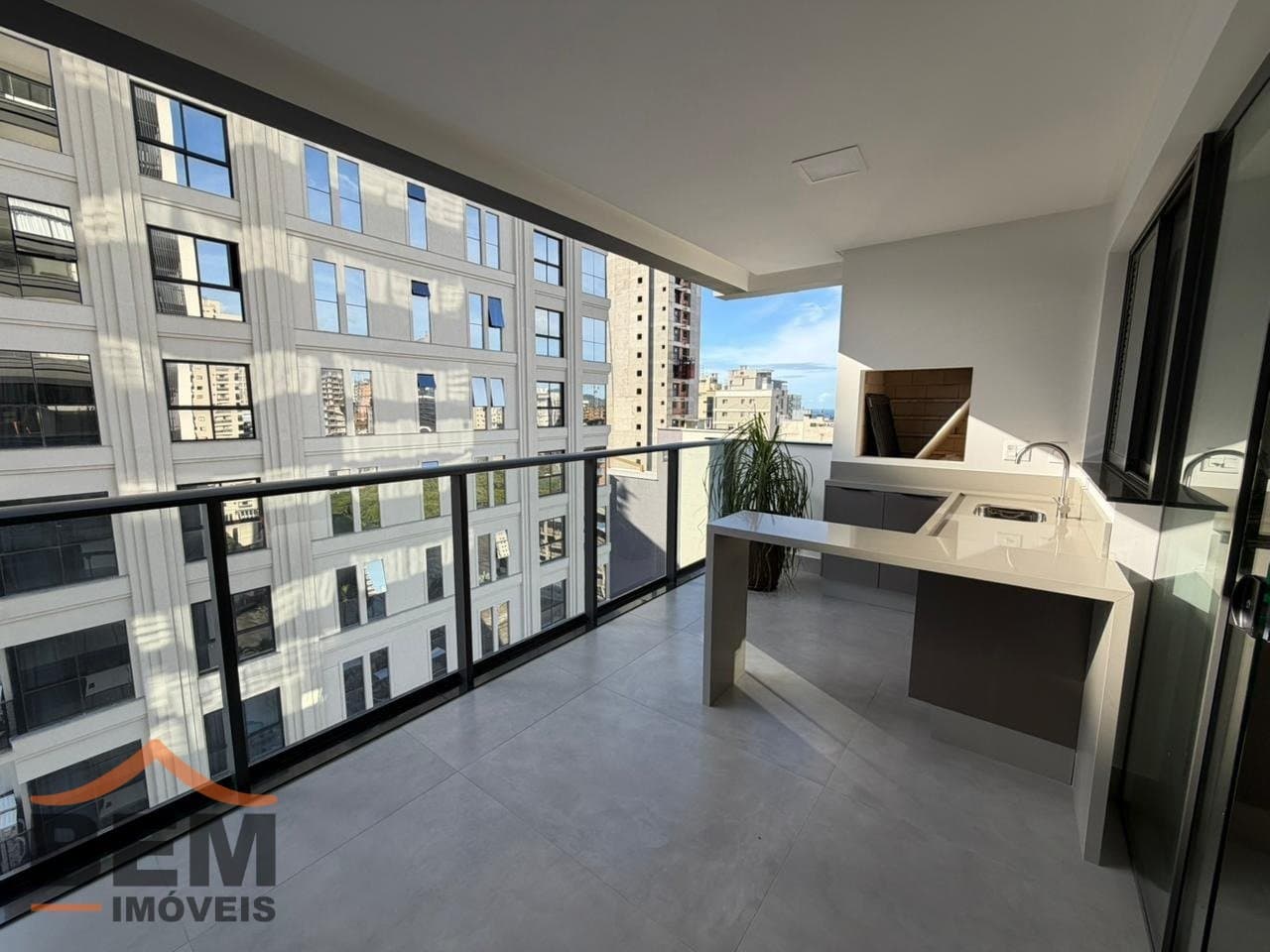 Apartamento para Locação com 3 quartos e 123m² no bairro Meia Praia, em Itapema