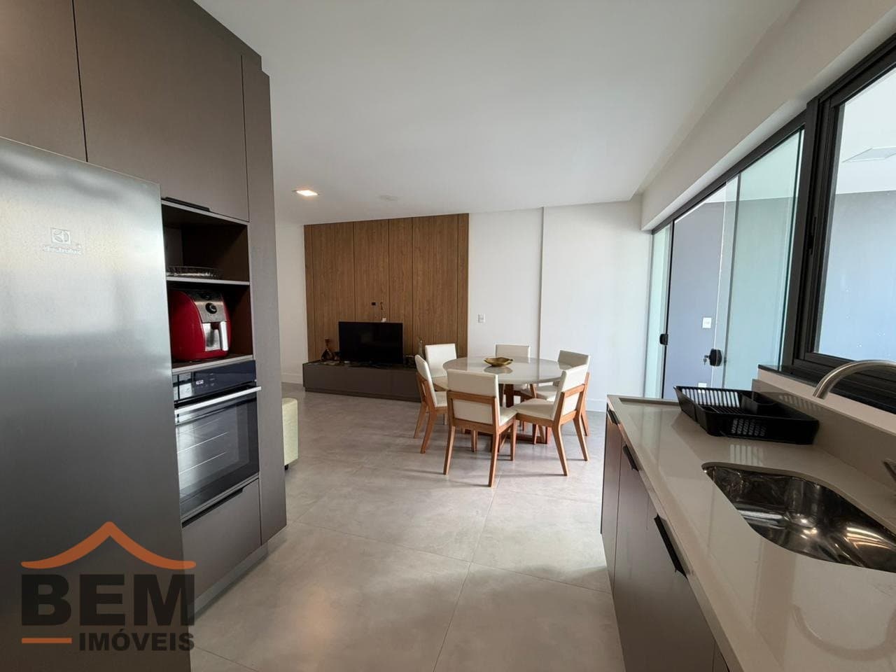 Apartamento para Locação com 3 quartos e 123m² no bairro Meia Praia, em Itapema
