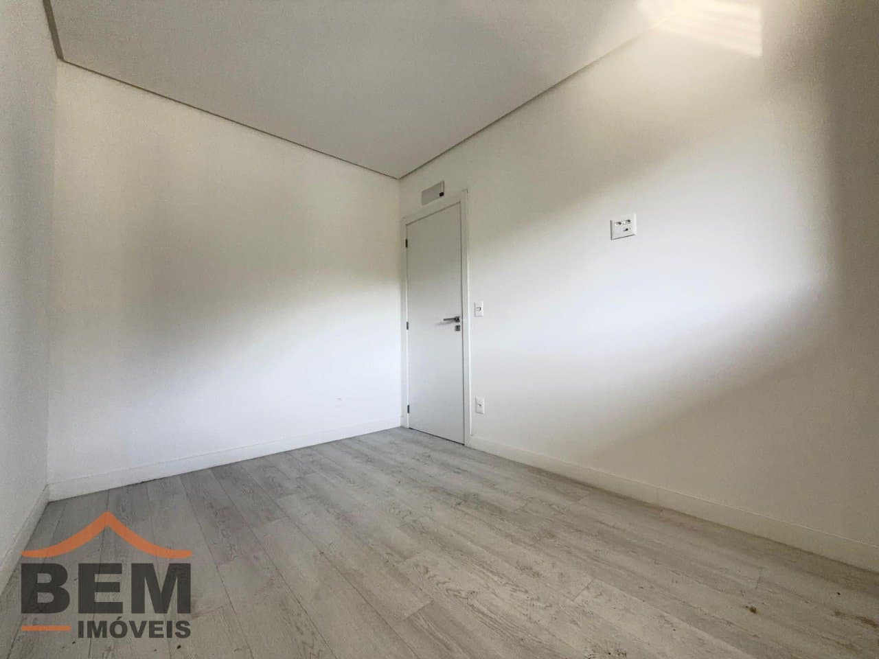 Apartamento para Locação com 2 quartos e 76m² no bairro Praia Brava, em Itajaí