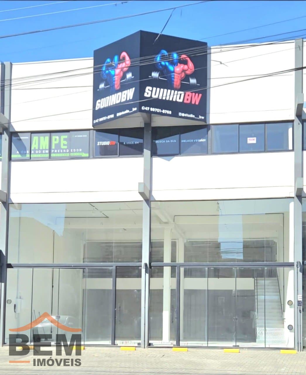 Sala Comercial para Locação com 263m² no bairro Centro, em Camboriú: 01- FACHADA 