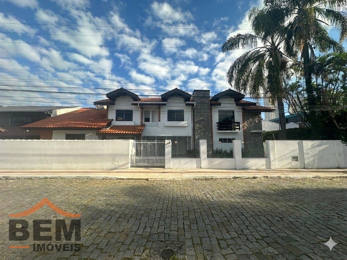 Casa com 4 quartos e 407m² no bairro Centro, em Balneário Camboriú