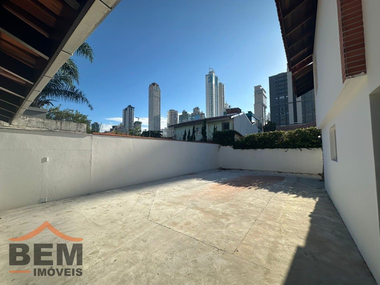 Casa com 4 quartos e 407m² no bairro Centro, em Balneário Camboriú
