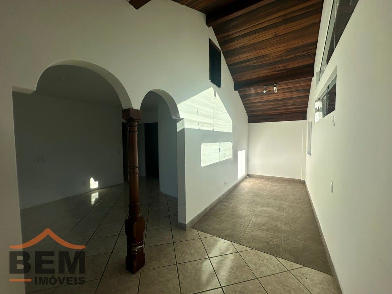 Casa com 4 quartos e 407m² no bairro Centro, em Balneário Camboriú