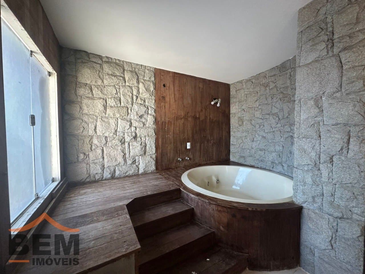 Casa com 4 quartos e 407m² no bairro Centro, em Balneário Camboriú