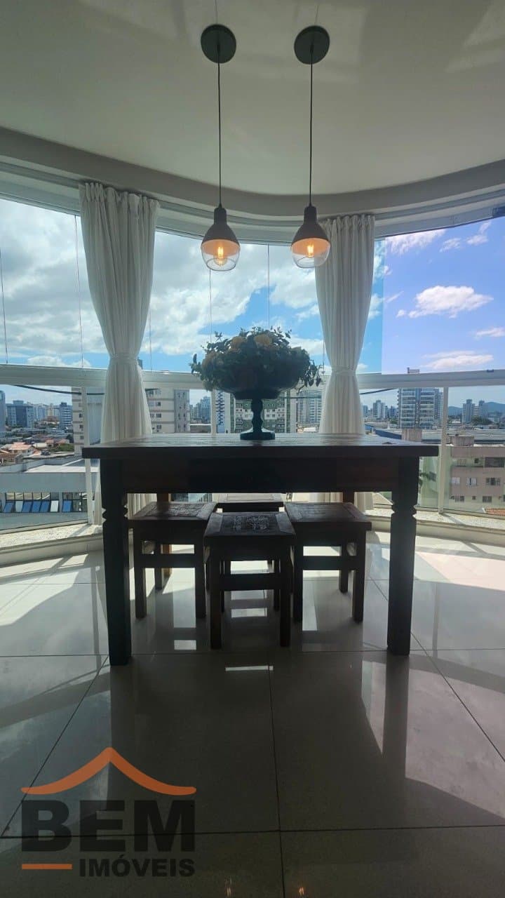 Apartamento para Venda com 3 quartos e 111m² no bairro Centro, em Itajaí