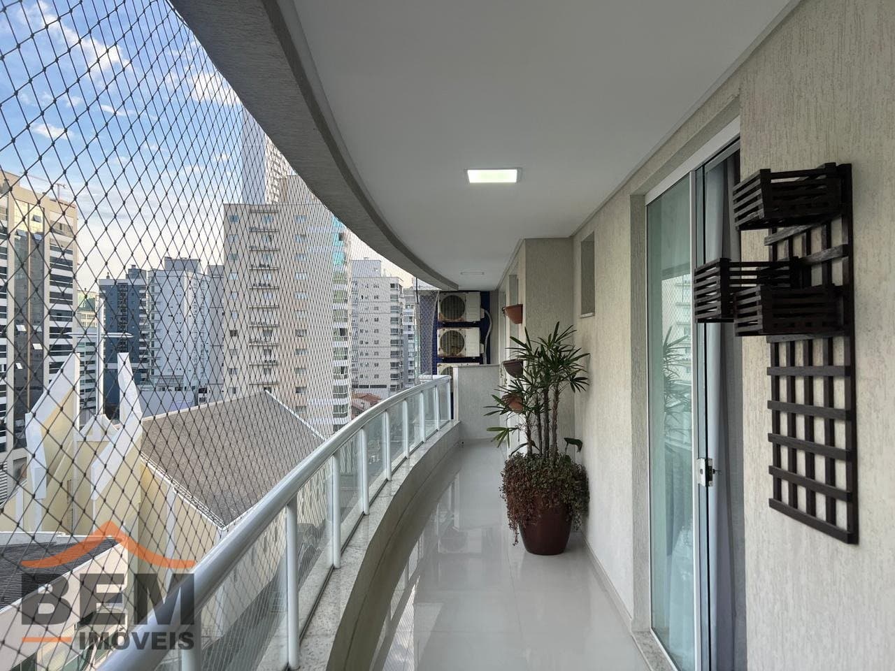 Apartamento para Venda com 3 quartos e 146m² no bairro Meia Praia, em Itapema