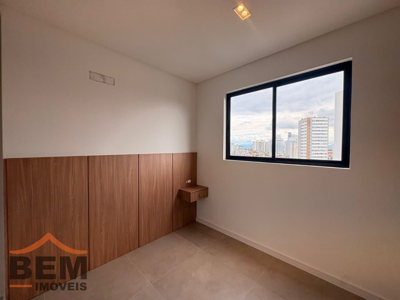 Apartamento para Locação com 2 quartos e 56m² no bairro Centro, em Itajaí