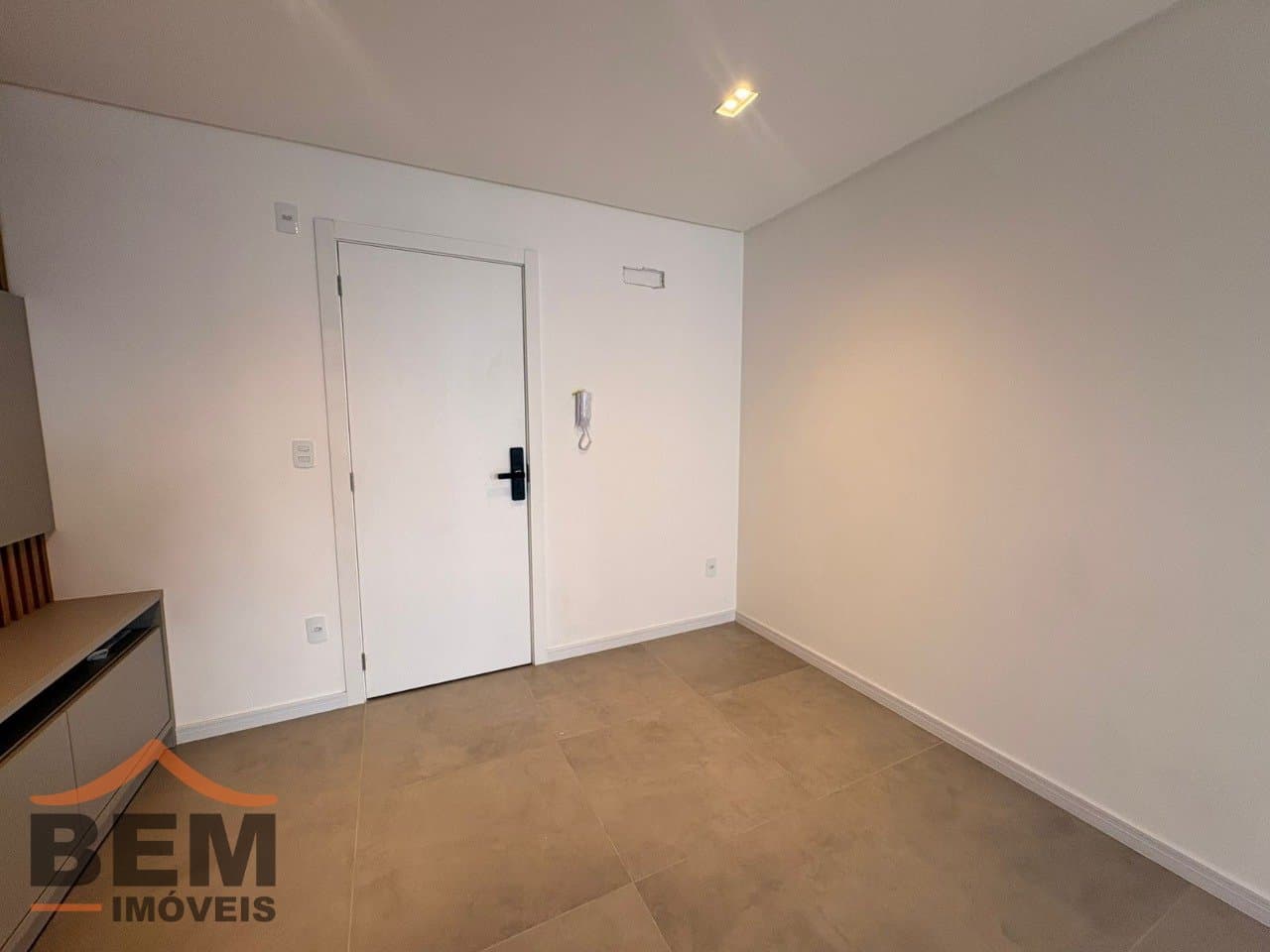 Apartamento para Locação com 2 quartos e 56m² no bairro Centro, em Itajaí