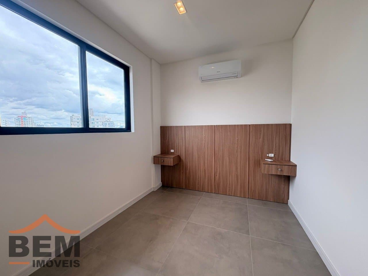Apartamento para Locação com 2 quartos e 56m² no bairro Centro, em Itajaí