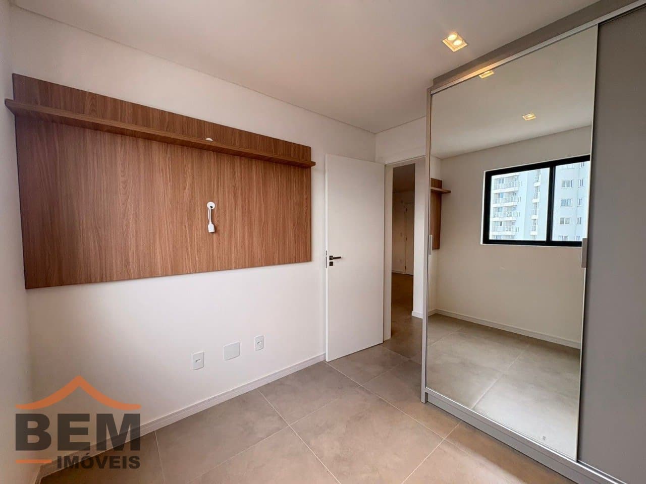 Apartamento para Locação com 2 quartos e 56m² no bairro Centro, em Itajaí