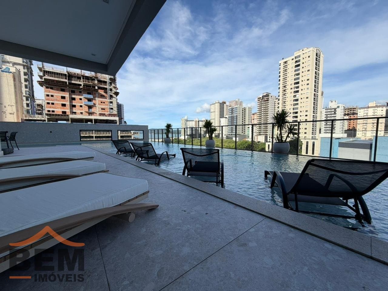 Apartamento para Venda com 3 quartos e 123m² no bairro Meia Praia, em Itapema