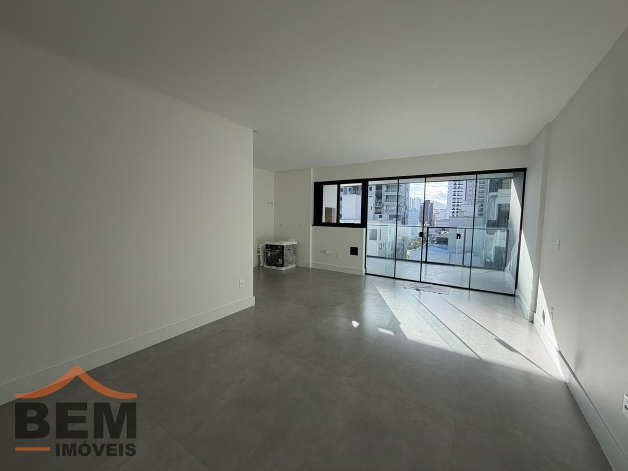Apartamento para Venda com 3 quartos e 123m² no bairro Meia Praia, em Itapema