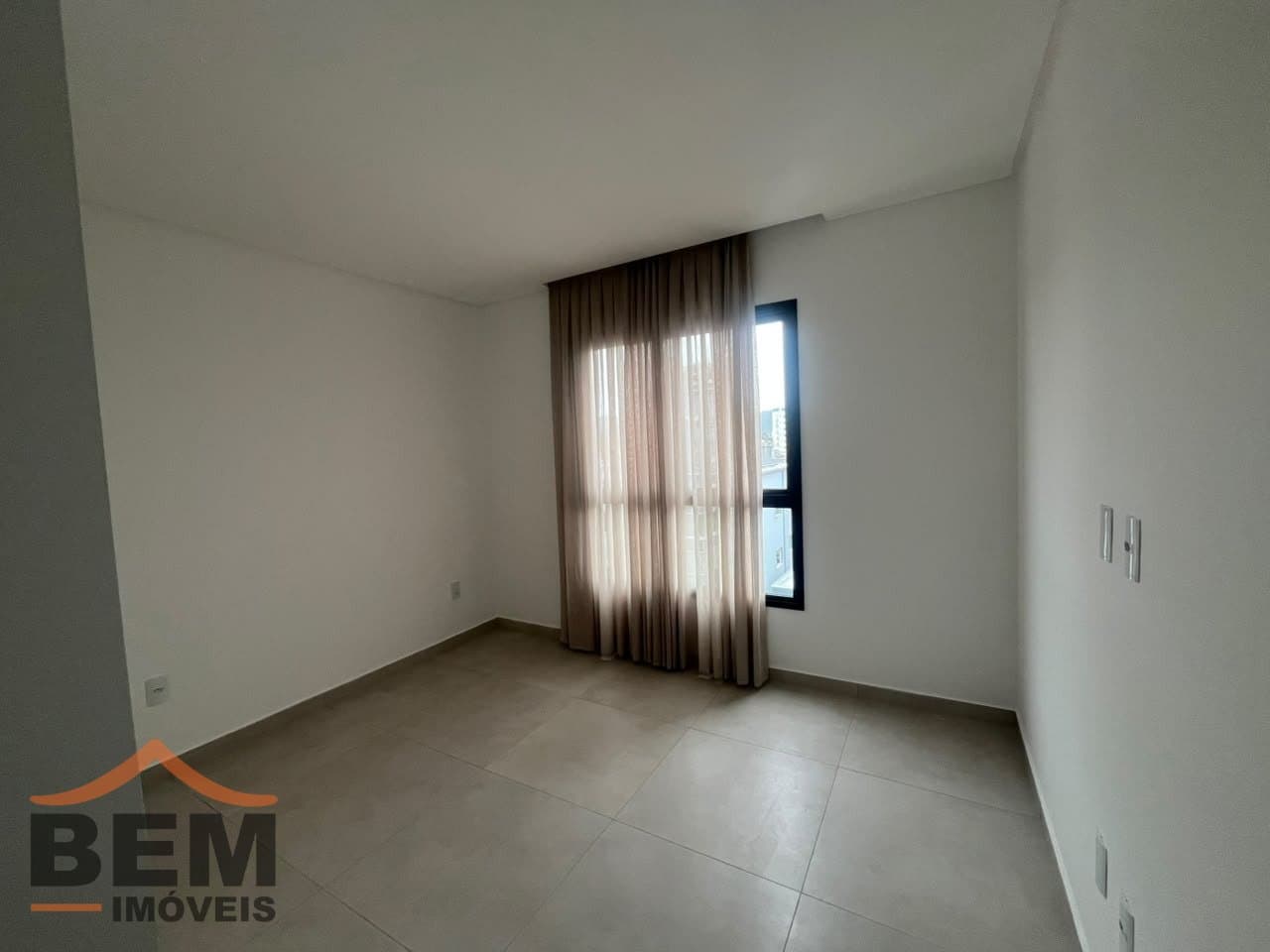 Apartamento para Locação com 2 quartos e 118m² no bairro Centro, em Camboriú