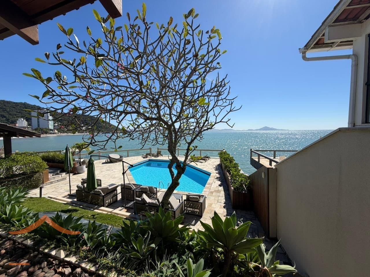 Casa para Locação com 3 quartos e 721m² no bairro Cabeçudas, em Itajaí