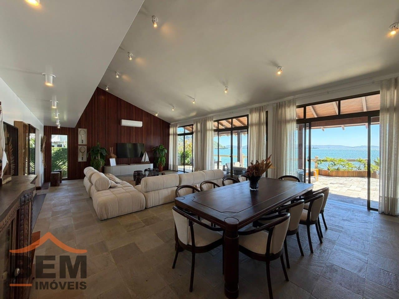 Casa para Locação com 3 quartos e 721m² no bairro Cabeçudas, em Itajaí