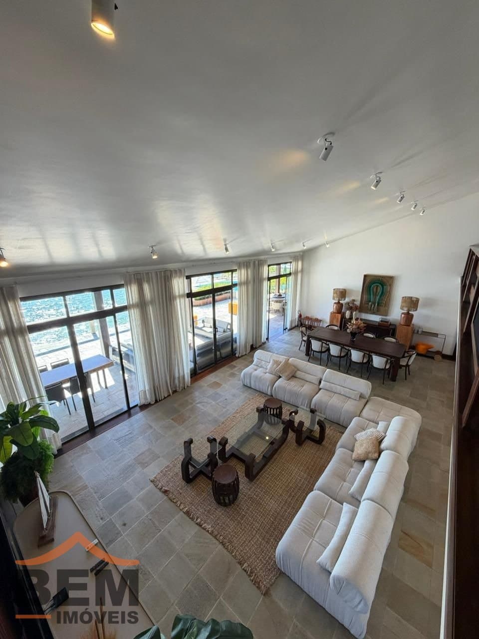 Casa para Locação com 3 quartos e 721m² no bairro Cabeçudas, em Itajaí
