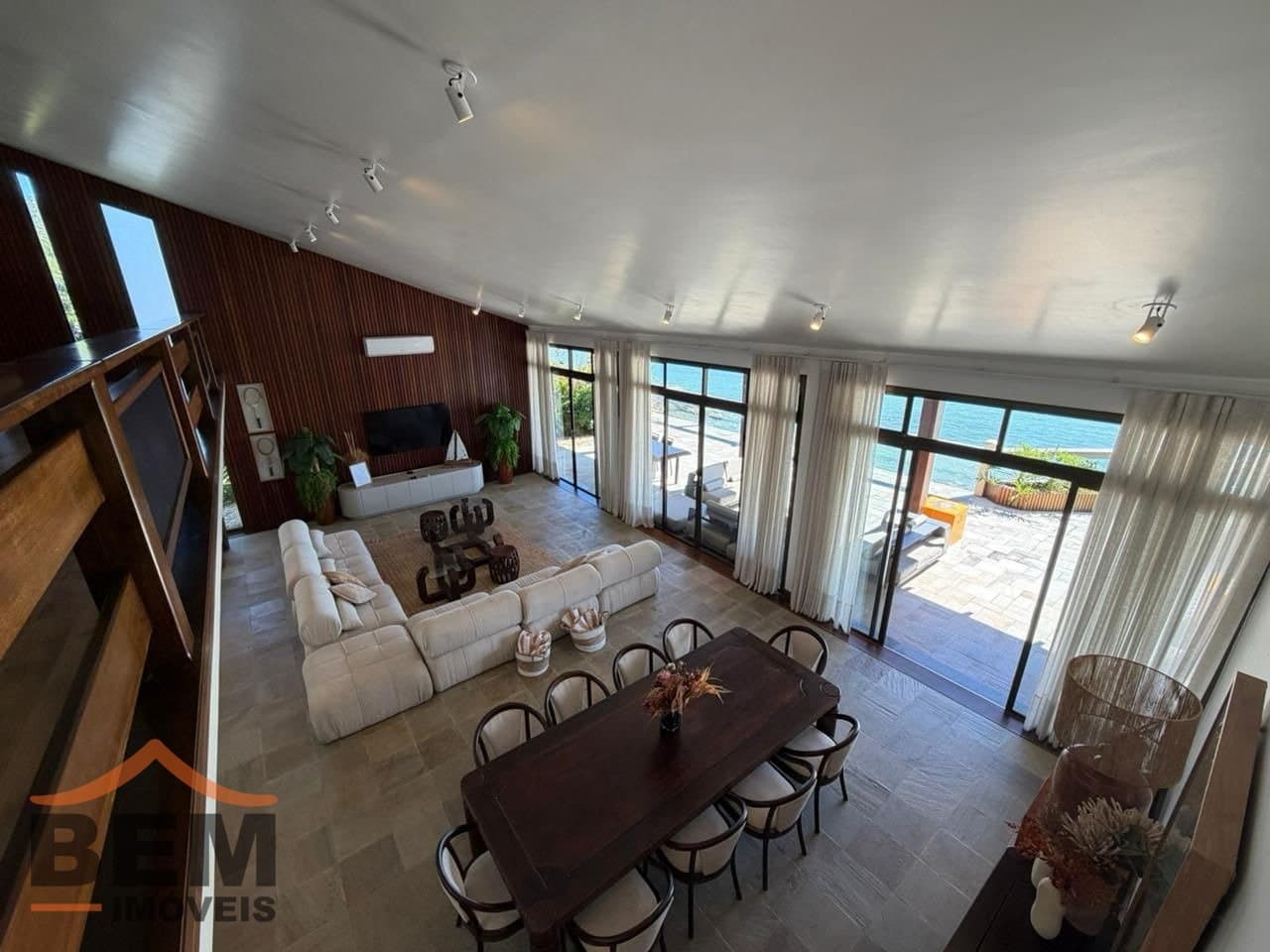 Casa para Locação com 3 quartos e 721m² no bairro Cabeçudas, em Itajaí