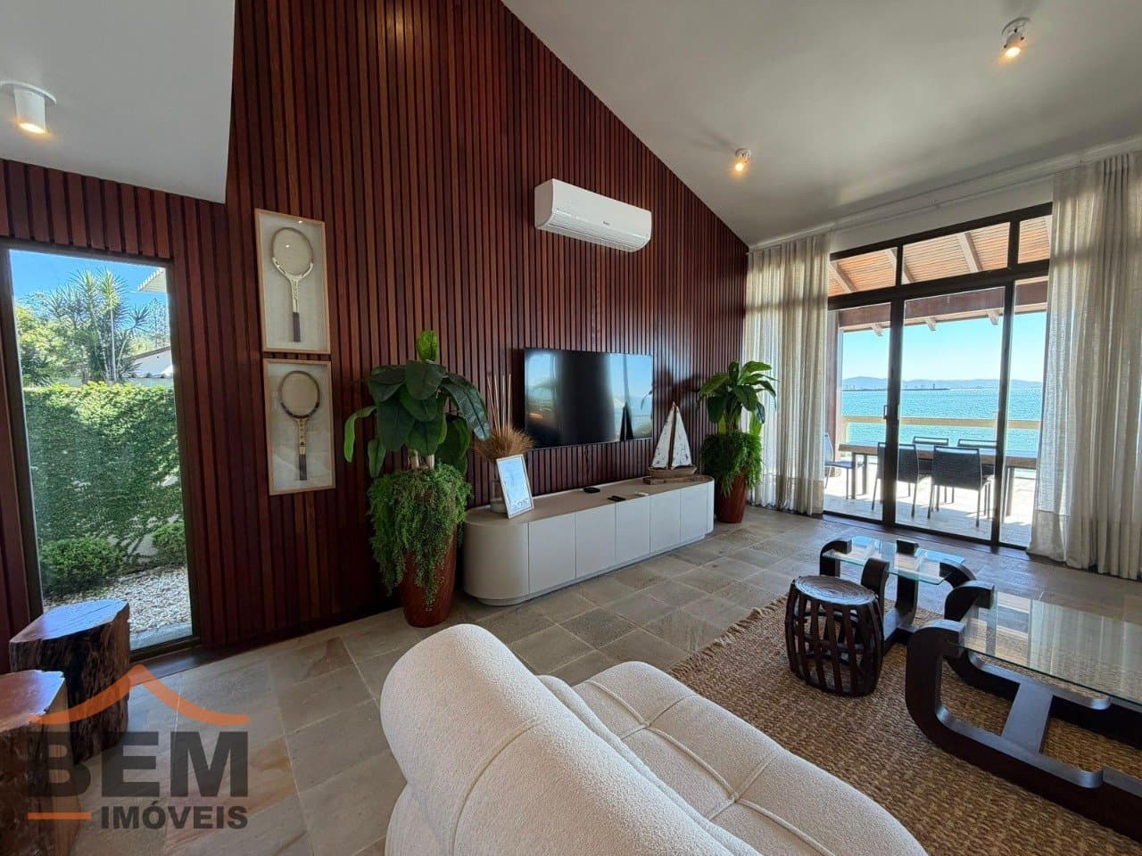 Casa para Locação com 3 quartos e 721m² no bairro Cabeçudas, em Itajaí