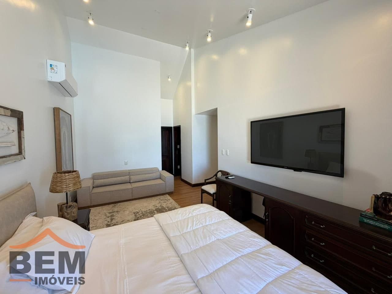 Casa para Locação com 3 quartos e 721m² no bairro Cabeçudas, em Itajaí
