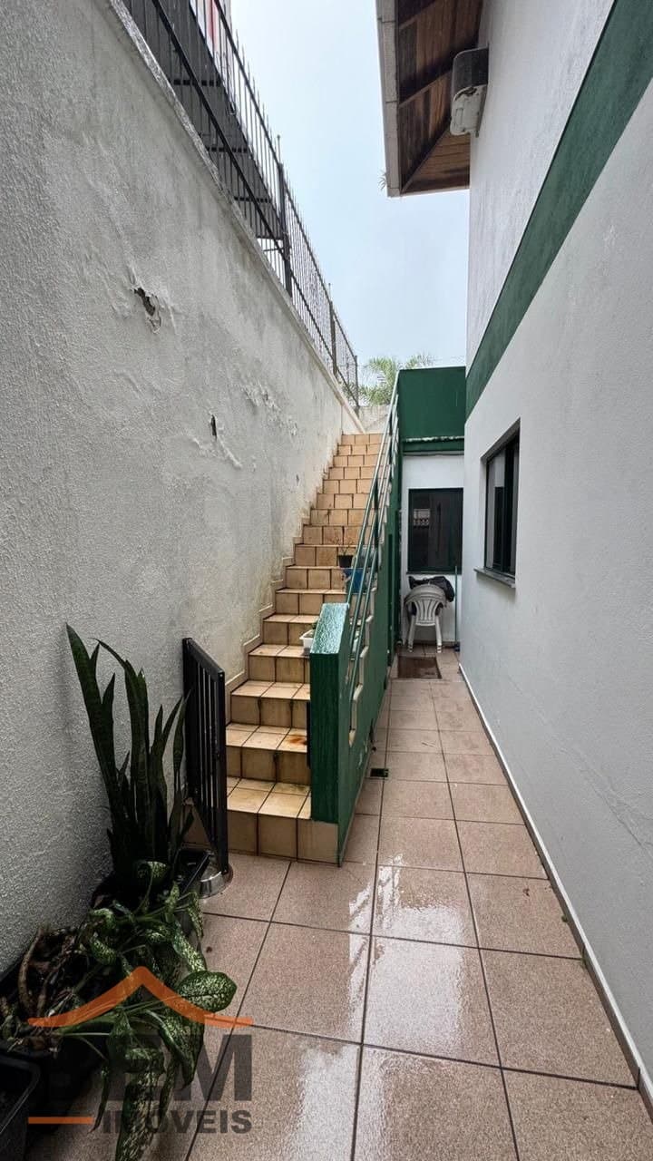 Casa para Locação com 4 quartos e 400m² no bairro Pioneiros, em Balneário Camboriú: 05- ENTRADA 
