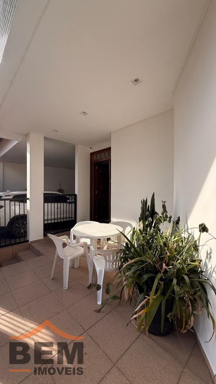 Casa para Locação com 4 quartos e 400m² no bairro Pioneiros, em Balneário Camboriú: 08- QUINTAL 
