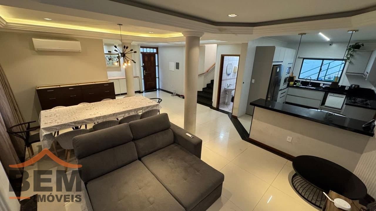 Casa para Locação com 4 quartos e 400m² no bairro Pioneiros, em Balneário Camboriú: 11- SALA DE ESTAR 